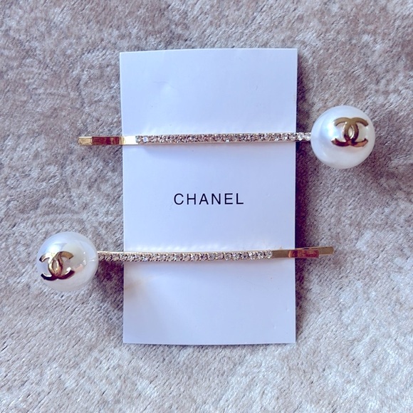 Brand New CHANEL Set of Two Faux Pearl CC Gold Tone Rhinestone Luxury Hair Pins - Picture 3 of 14